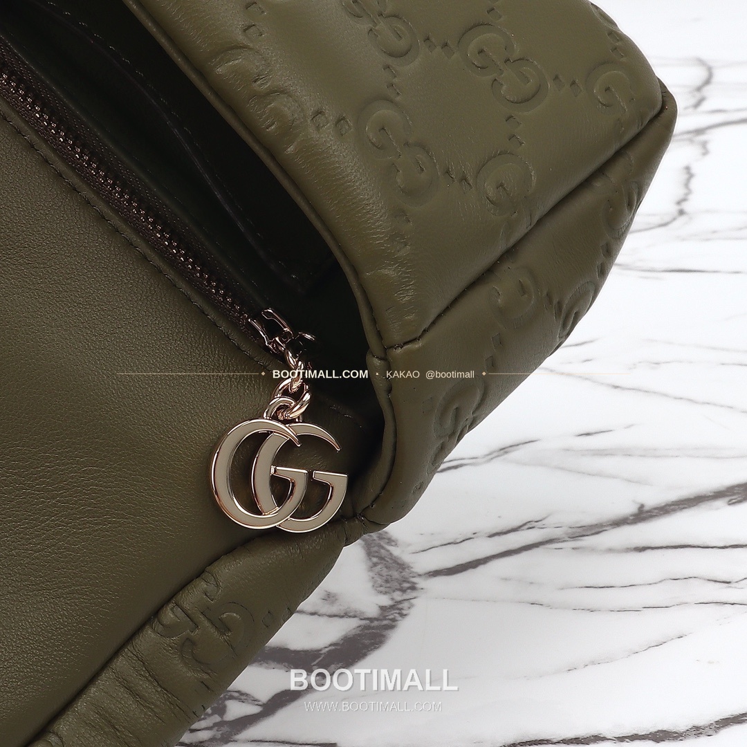 구찌 화이트 엠보싱 카프스킨 슬림 숄더백 Gucci White Embossed Calfskin Slim Shoulder Bag 806017 21cm 16