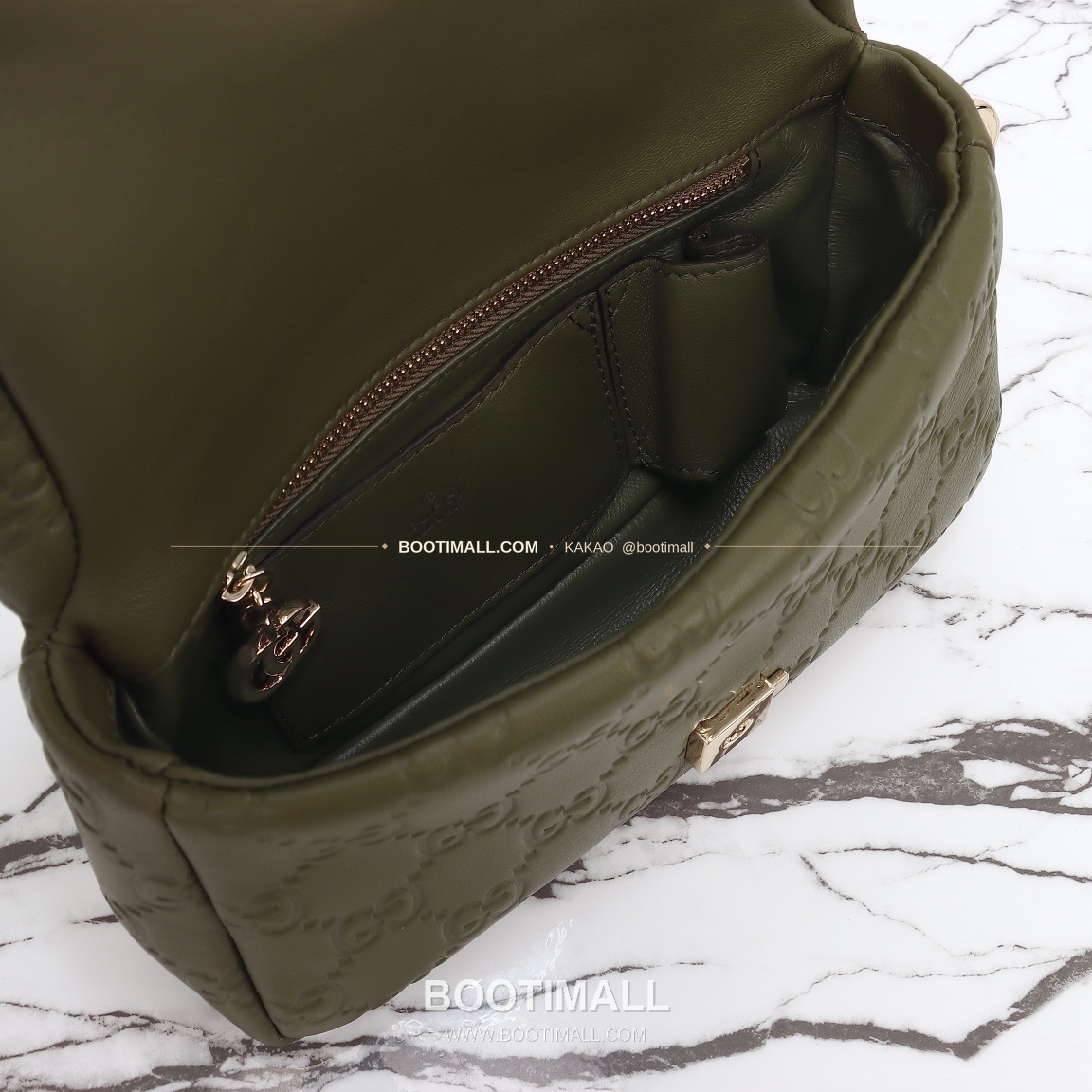 구찌 화이트 엠보싱 카프스킨 슬림 숄더백 Gucci White Embossed Calfskin Slim Shoulder Bag 806017 21cm 18