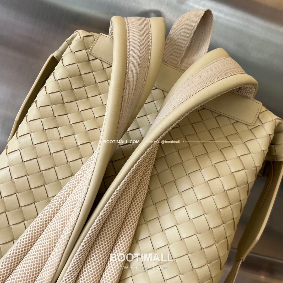 보테가베네타 인트레치아토 카프스킨 백팩 Bottega Veneta Intrecciato Calfskin Backpack 653118 42cm 8