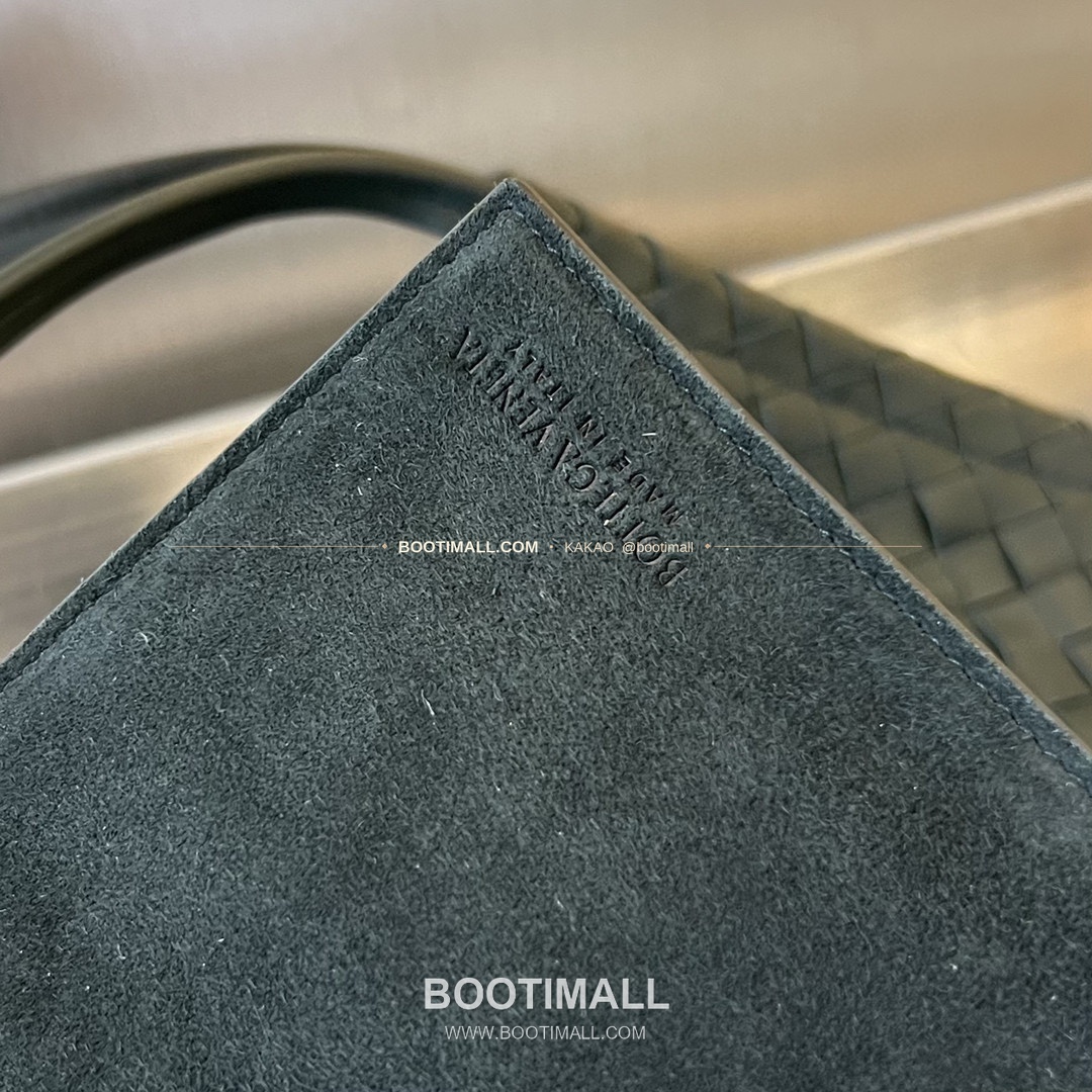 보테가베네타 인트레치아토 램스킨 구조 토트백 Bottega Veneta Intrecciato Lambskin Structured Tote Bag 740990 44cm 8
