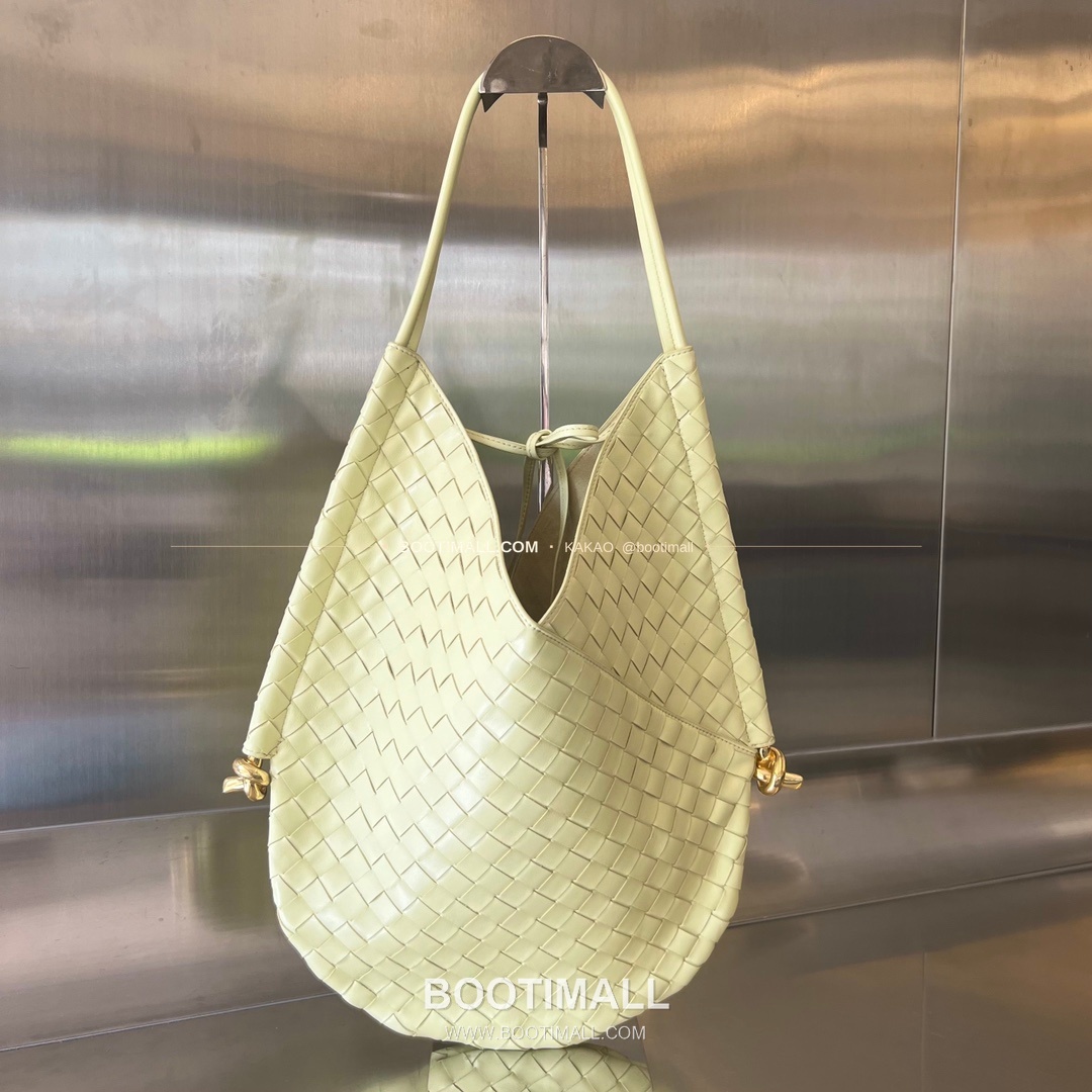보테가베네타 인트레치아토 램스킨 구조 토트백 Bottega Veneta Intrecciato Lambskin Structured Tote Bag 740990 44cm 1