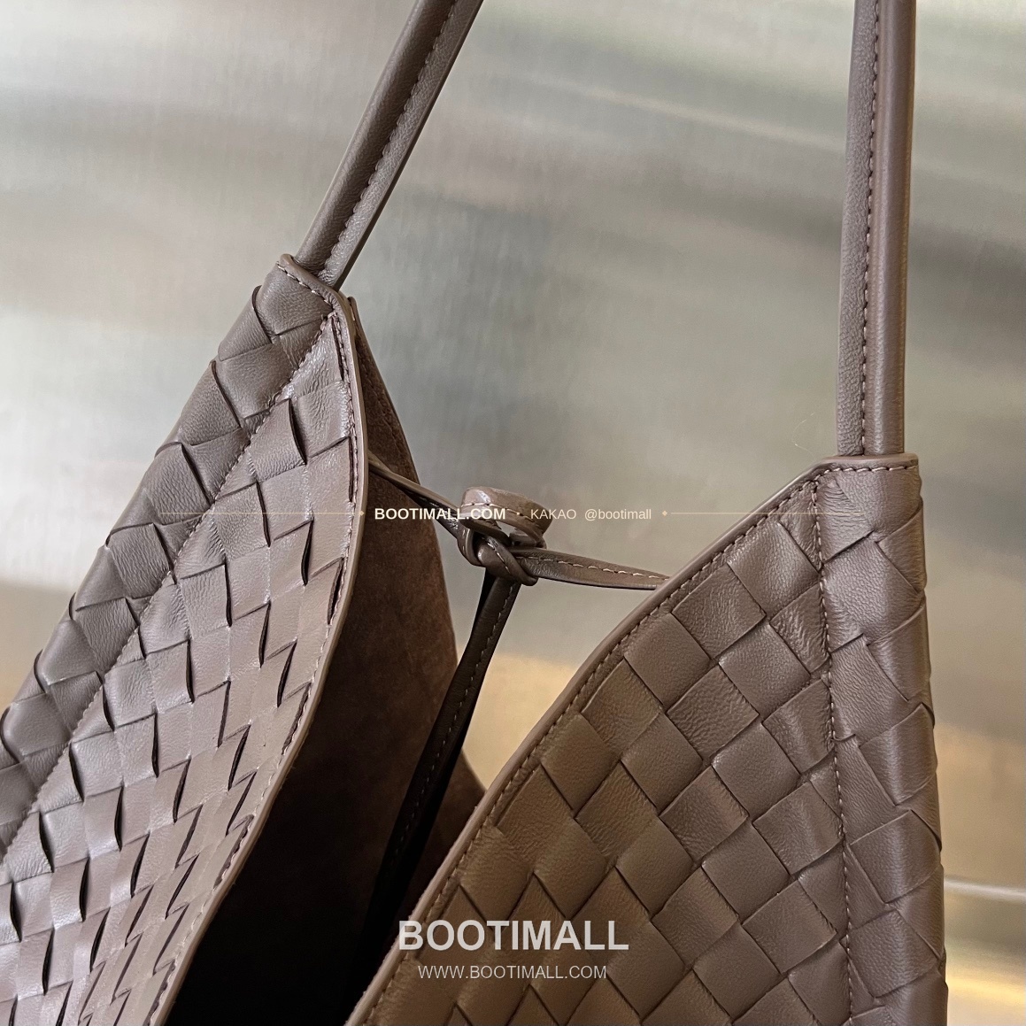 보테가베네타 인트레치아토 램스킨 구조 토트백 Bottega Veneta Intrecciato Lambskin Structured Tote Bag 740990 44cm 3