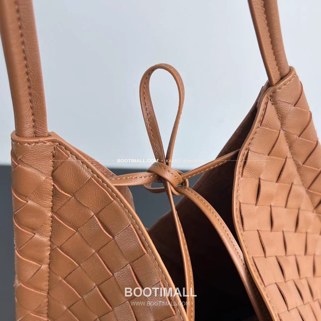 보테가베네타 인트레치아토 램스킨 구조 토트백 Bottega Veneta Intrecciato Lambskin Structured Tote Bag 740990 44cm 4