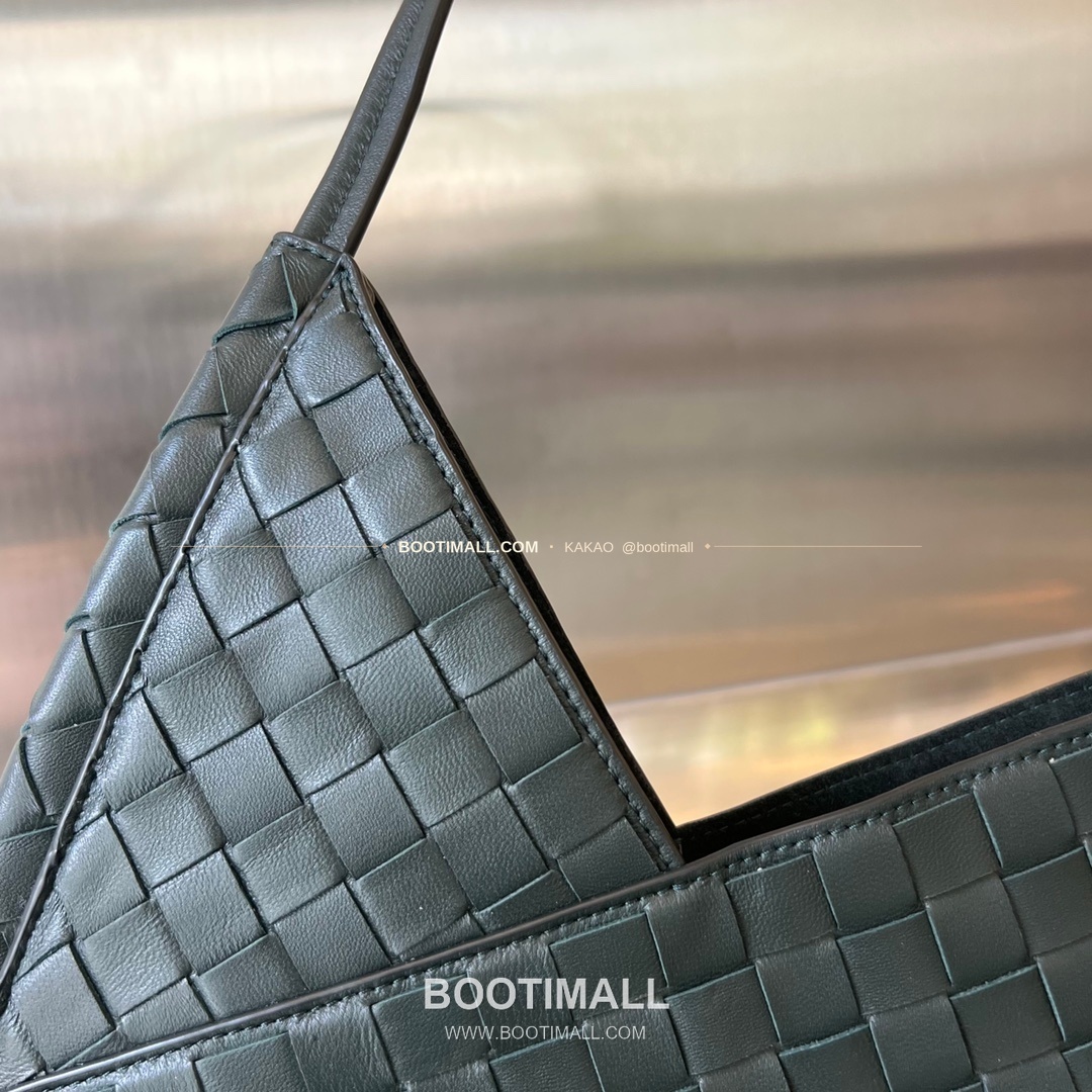 보테가베네타 인트레치아토 램스킨 구조 토트백 Bottega Veneta Intrecciato Lambskin Structured Tote Bag 740898 30cm 9