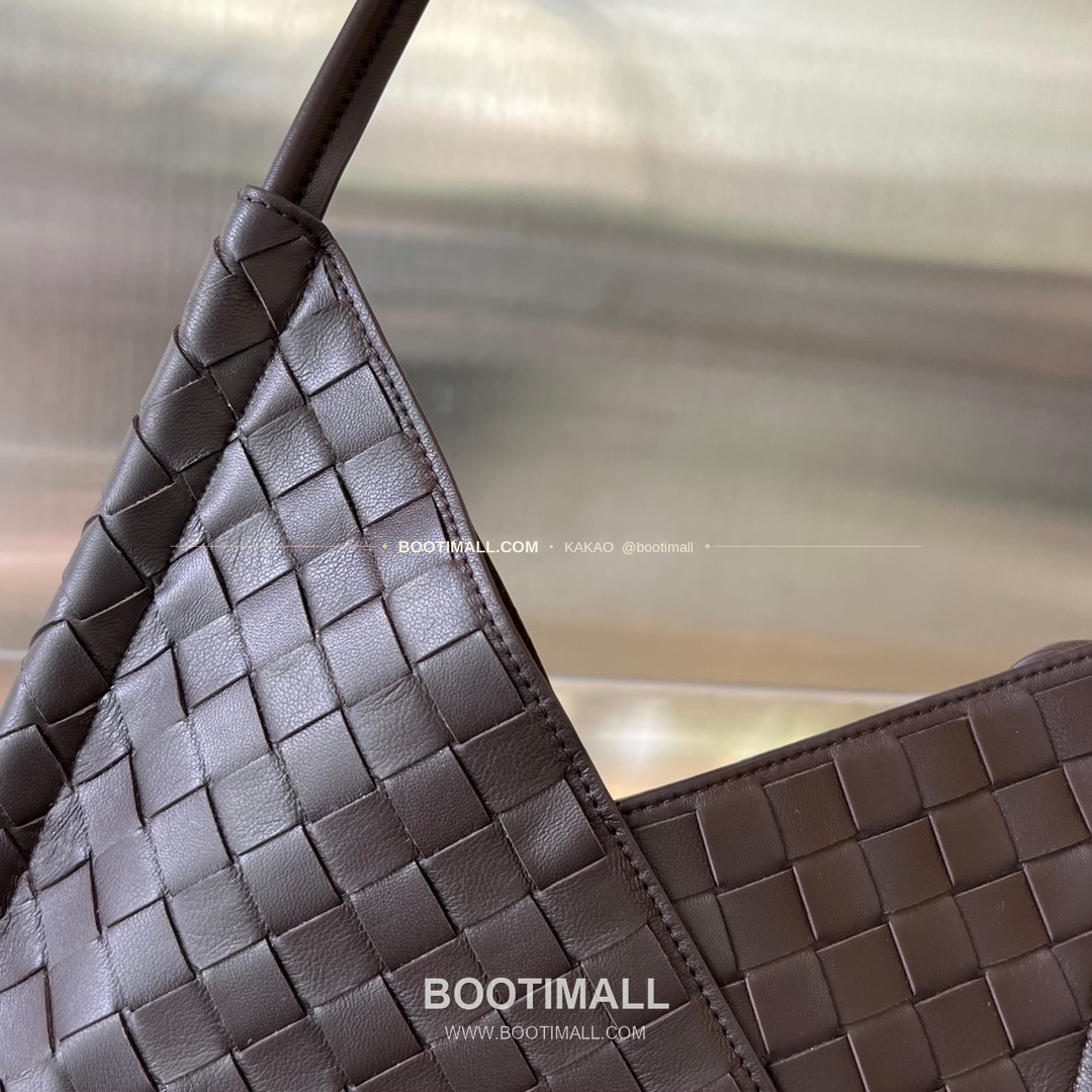 보테가베네타 인트레치아토 램스킨 구조 토트백 Bottega Veneta Intrecciato Lambskin Structured Tote Bag 740898 30cm 9