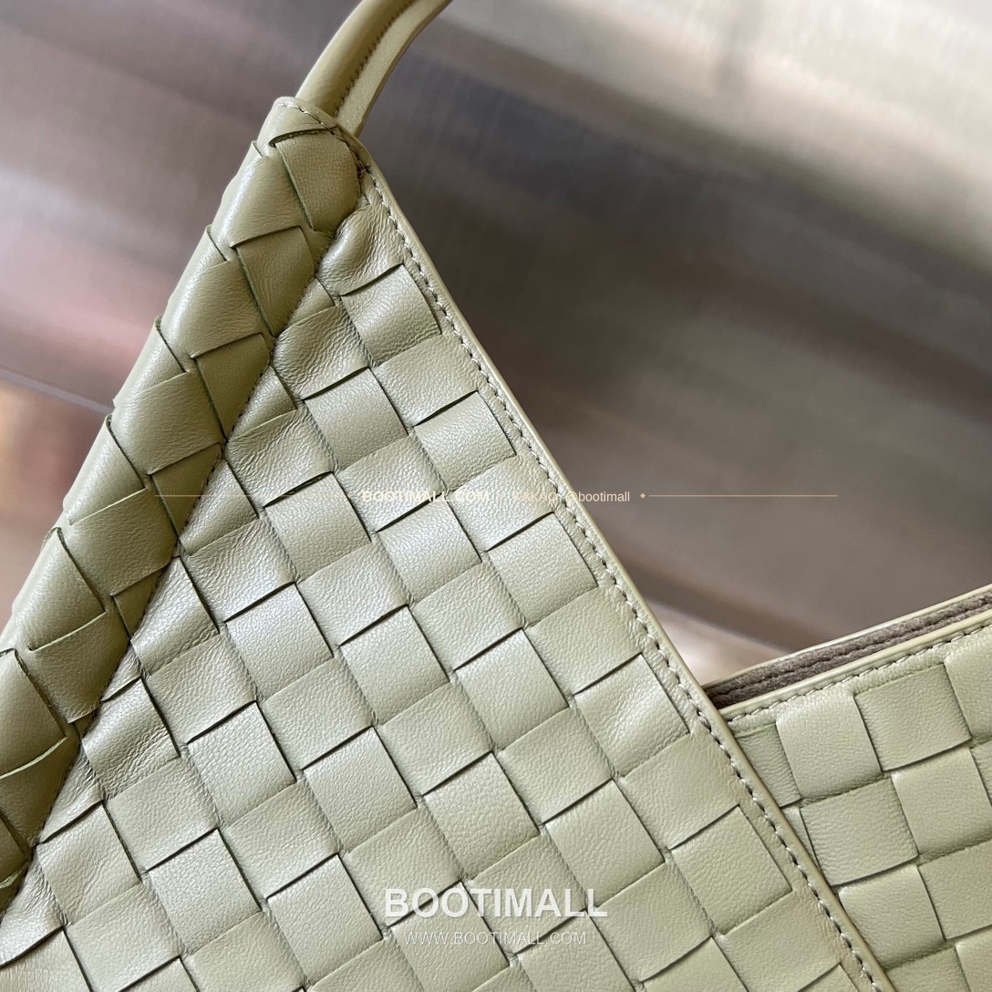 보테가베네타 인트레치아토 램스킨 구조 토트백 Bottega Veneta Intrecciato Lambskin Structured Tote Bag 740898 30cm 9