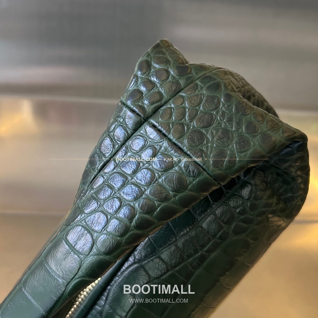 보테가베네타 카프스킨 구조 숄더백 Bottega Veneta Calfskin Structured Shoulder Bag 717709 28cm 4