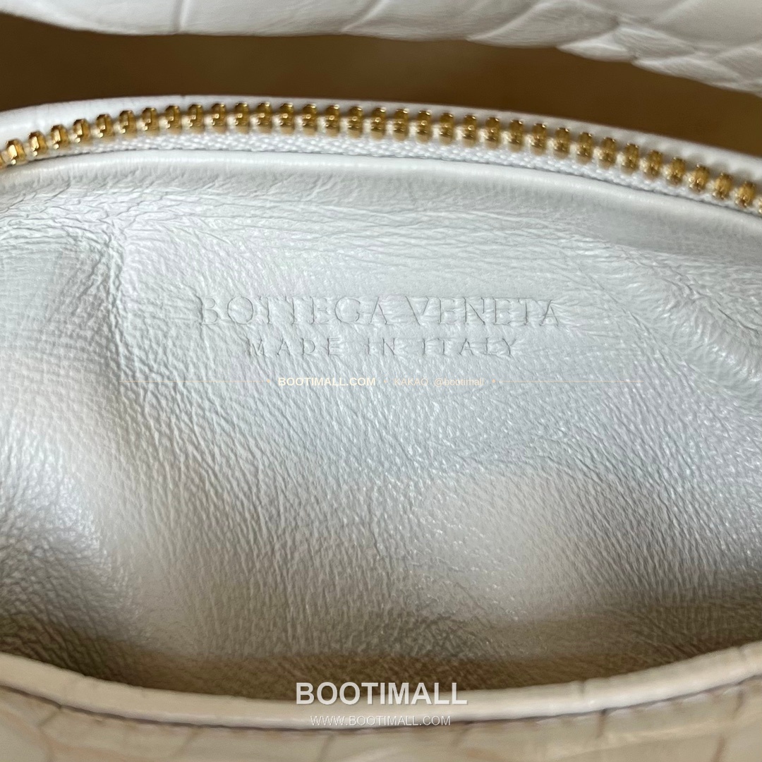 보테가베네타 카프스킨 구조 숄더백 Bottega Veneta Calfskin Structured Shoulder Bag 717709 28cm 9