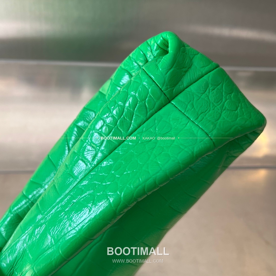 보테가베네타 카프스킨 구조 숄더백 Bottega Veneta Calfskin Structured Shoulder Bag 717709 28cm 4