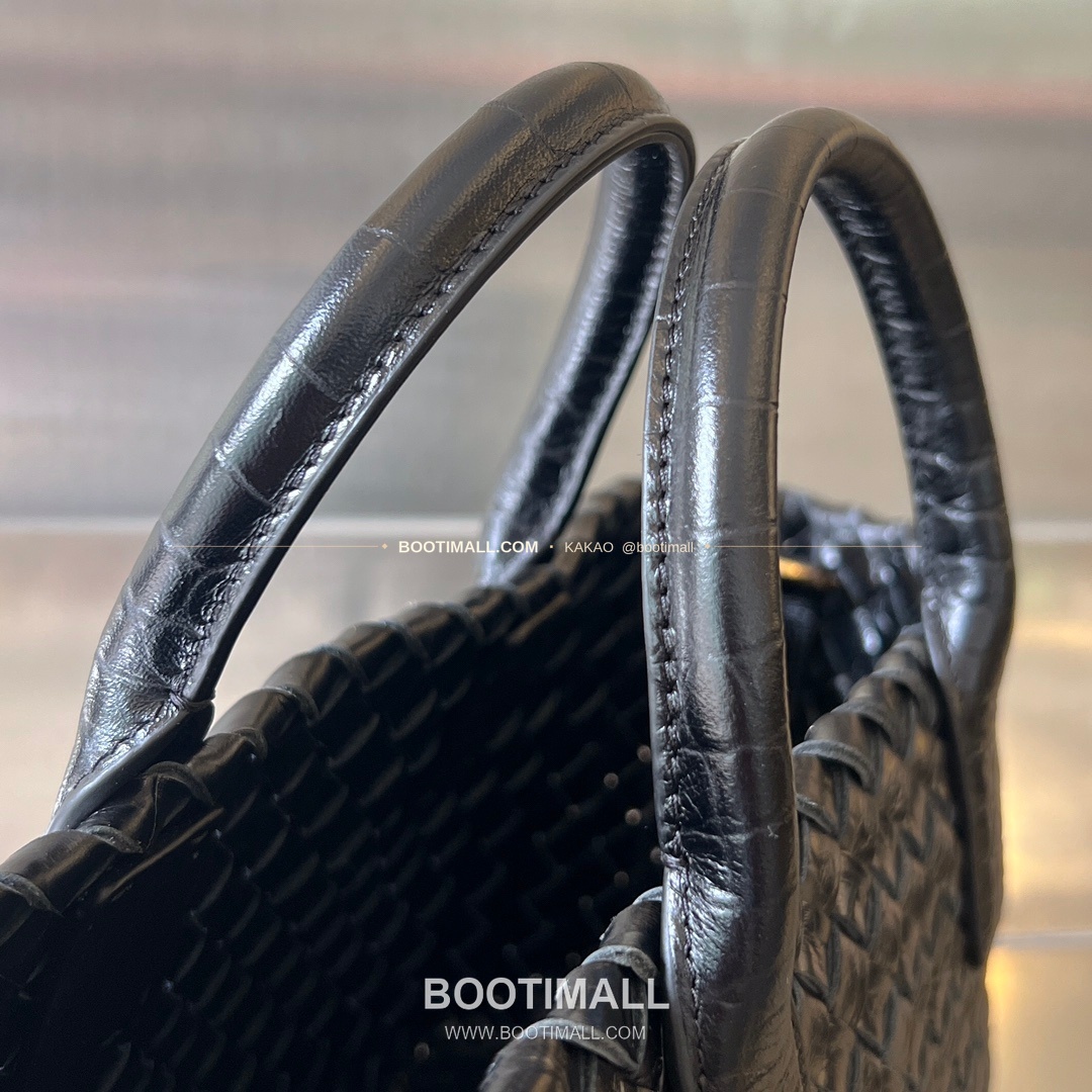 보테가베네타 카프스킨 구조 미니 토트백 Bottega Veneta Calfskin Structured Mini Tote Bag 717712 20cm 7