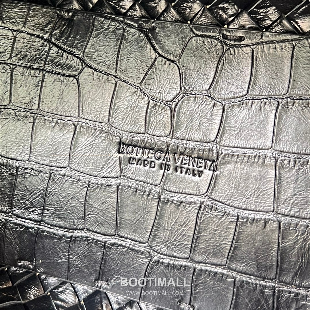 보테가베네타 카프스킨 구조 미니 토트백 Bottega Veneta Calfskin Structured Mini Tote Bag 717712 20cm 9