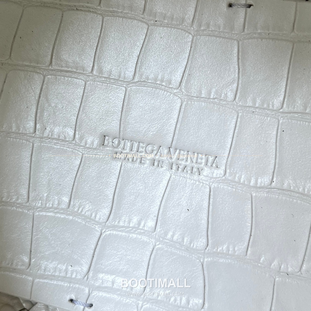 보테가베네타 카프스킨 구조 미니 토트백 Bottega Veneta Calfskin Structured Mini Tote Bag 717712 20cm 7