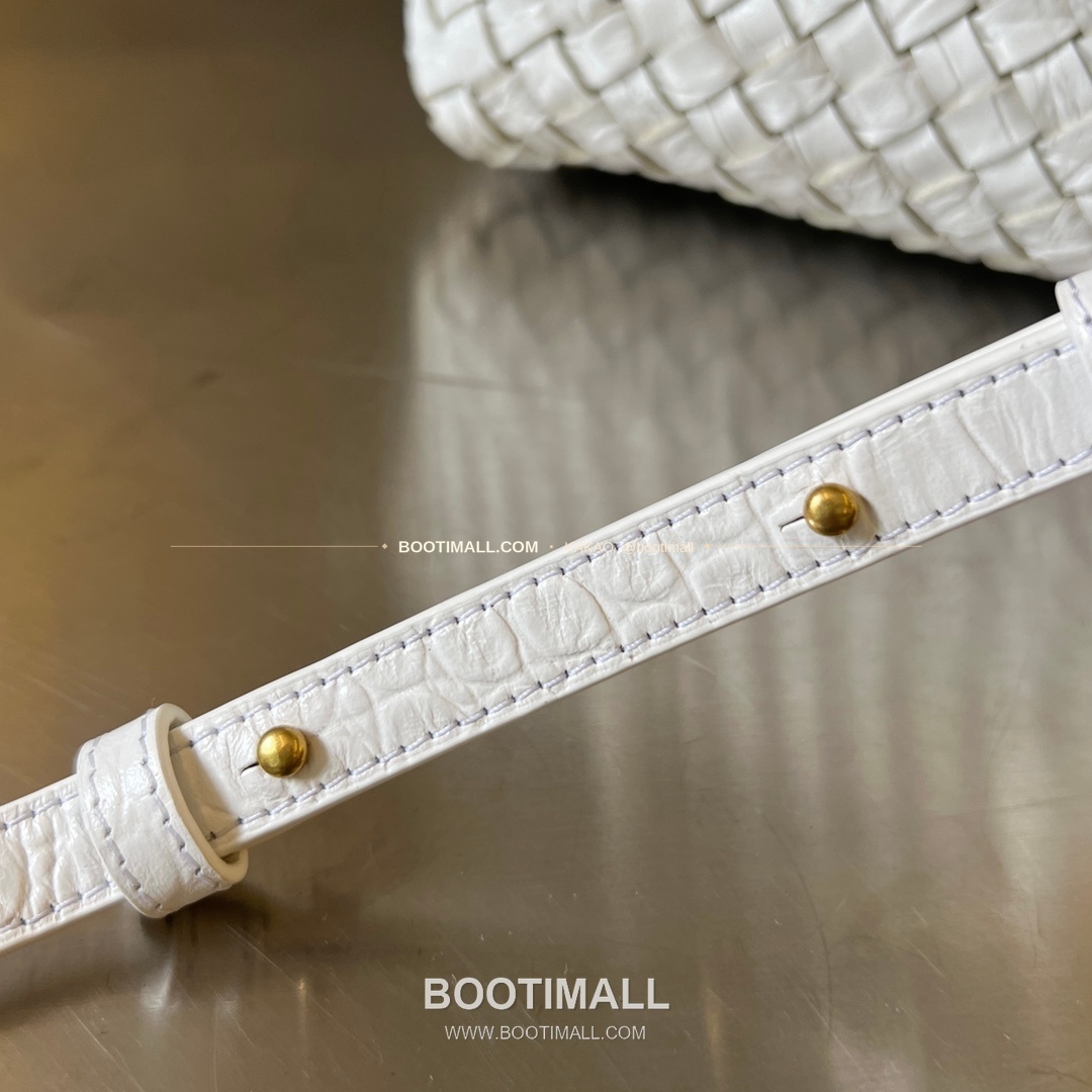 보테가베네타 카프스킨 구조 미니 토트백 Bottega Veneta Calfskin Structured Mini Tote Bag 717712 20cm 9