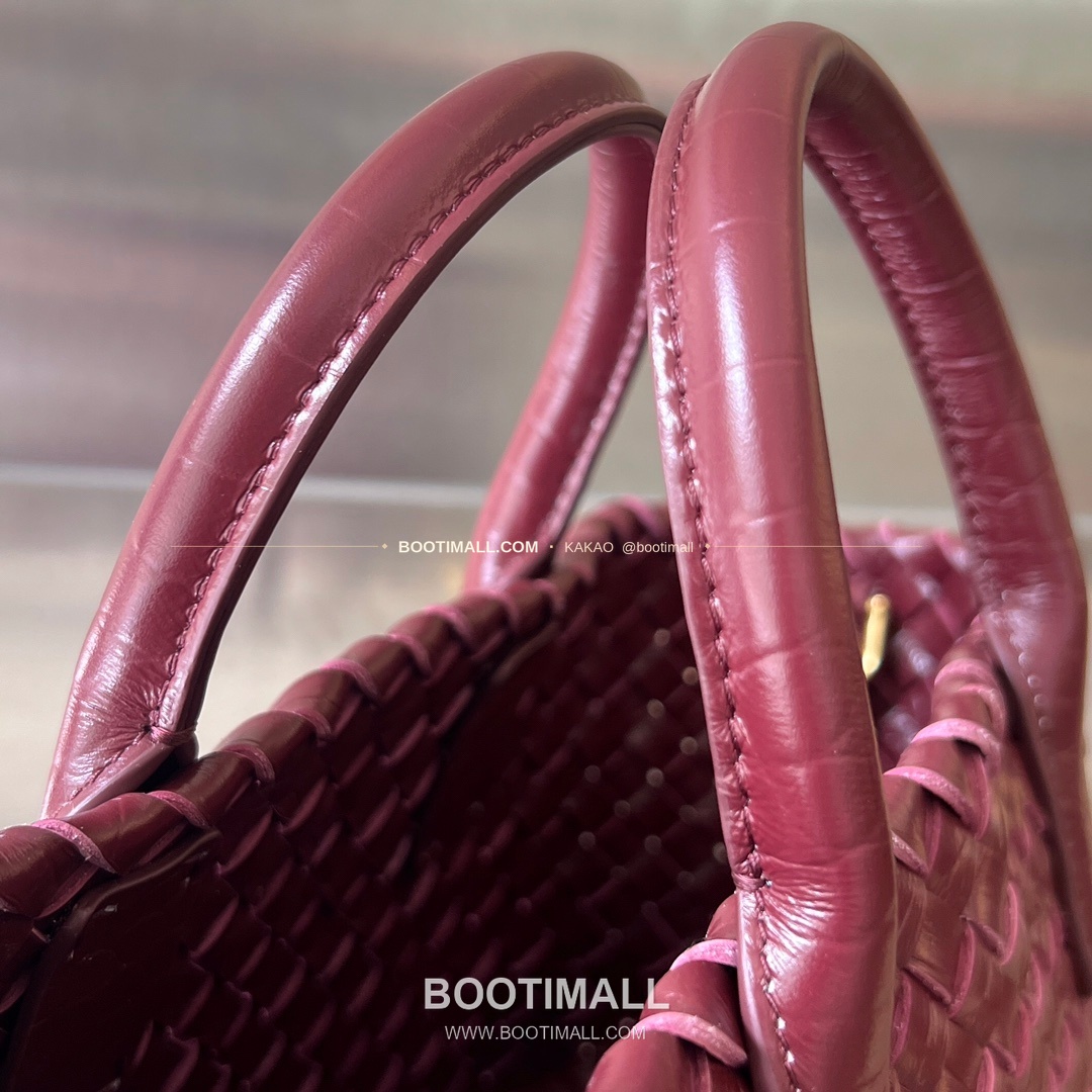 보테가베네타 카프스킨 구조 미니 토트백 Bottega Veneta Calfskin Structured Mini Tote Bag 717712 20cm 8