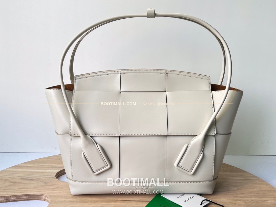 보테가베네타 카프스킨 구조 토트백 Bottega Veneta Calfskin Structured Tote Bag 575941 48cm 1