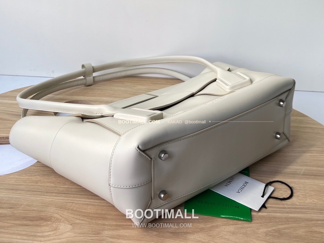 보테가베네타 카프스킨 구조 토트백 Bottega Veneta Calfskin Structured Tote Bag 575941 48cm 4