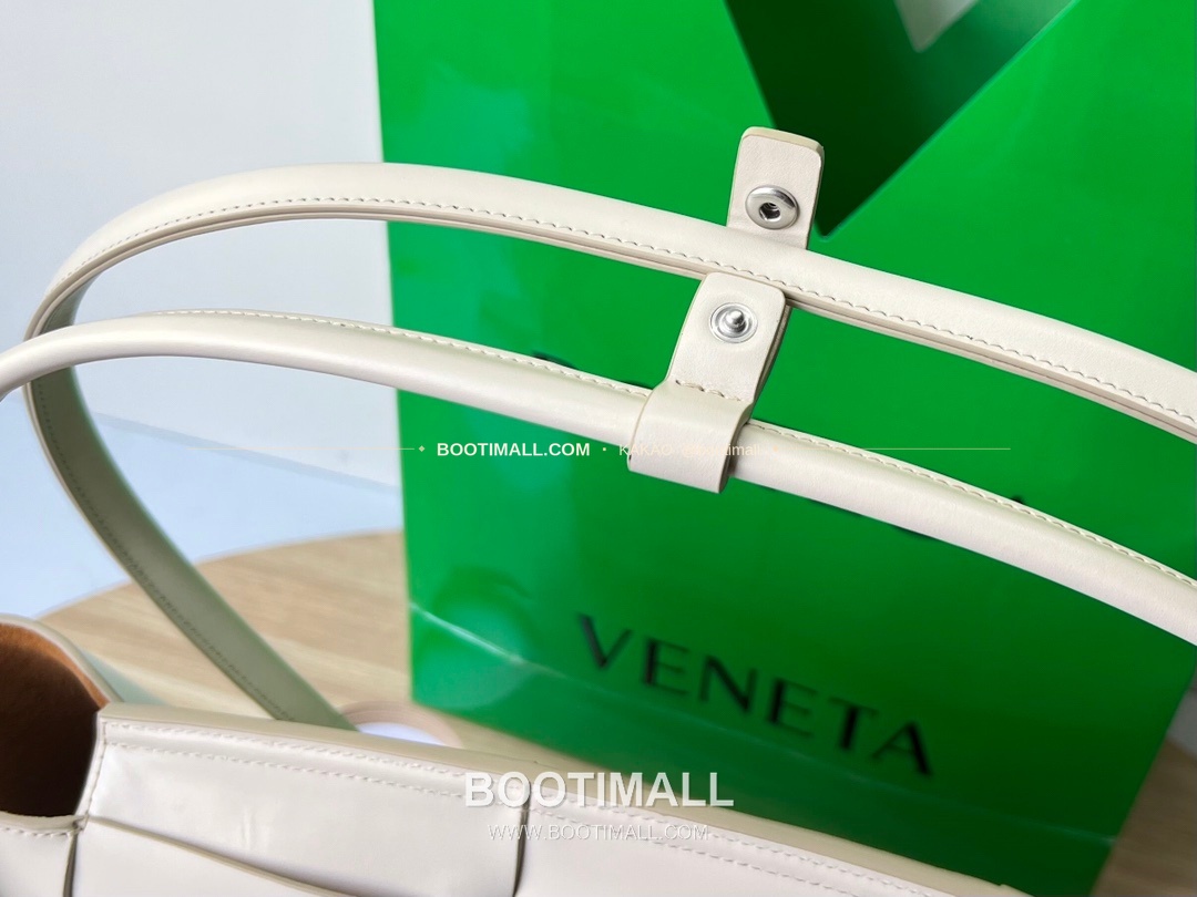보테가베네타 카프스킨 구조 토트백 Bottega Veneta Calfskin Structured Tote Bag 575941 48cm 9