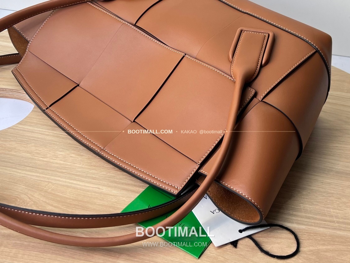 보테가베네타 카프스킨 구조 토트백 Bottega Veneta Calfskin Structured Tote Bag 575941 48cm 3
