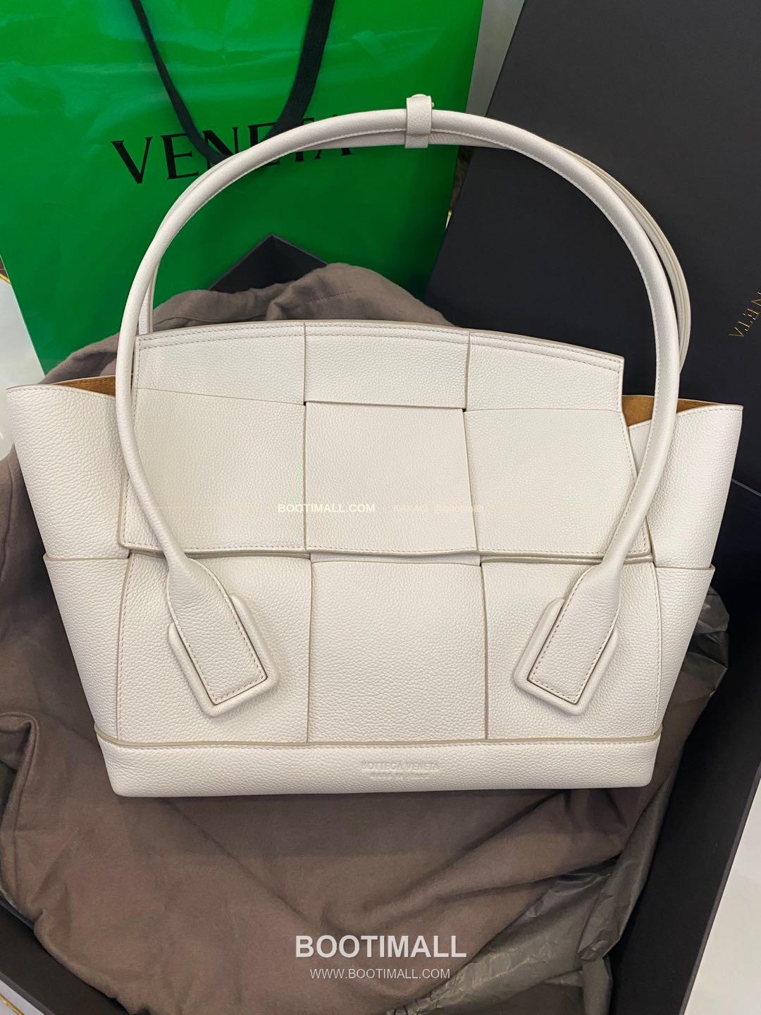 보테가베네타 카프스킨 구조 토트백 Bottega Veneta Calfskin Structured Tote Bag 575941 48cm 1