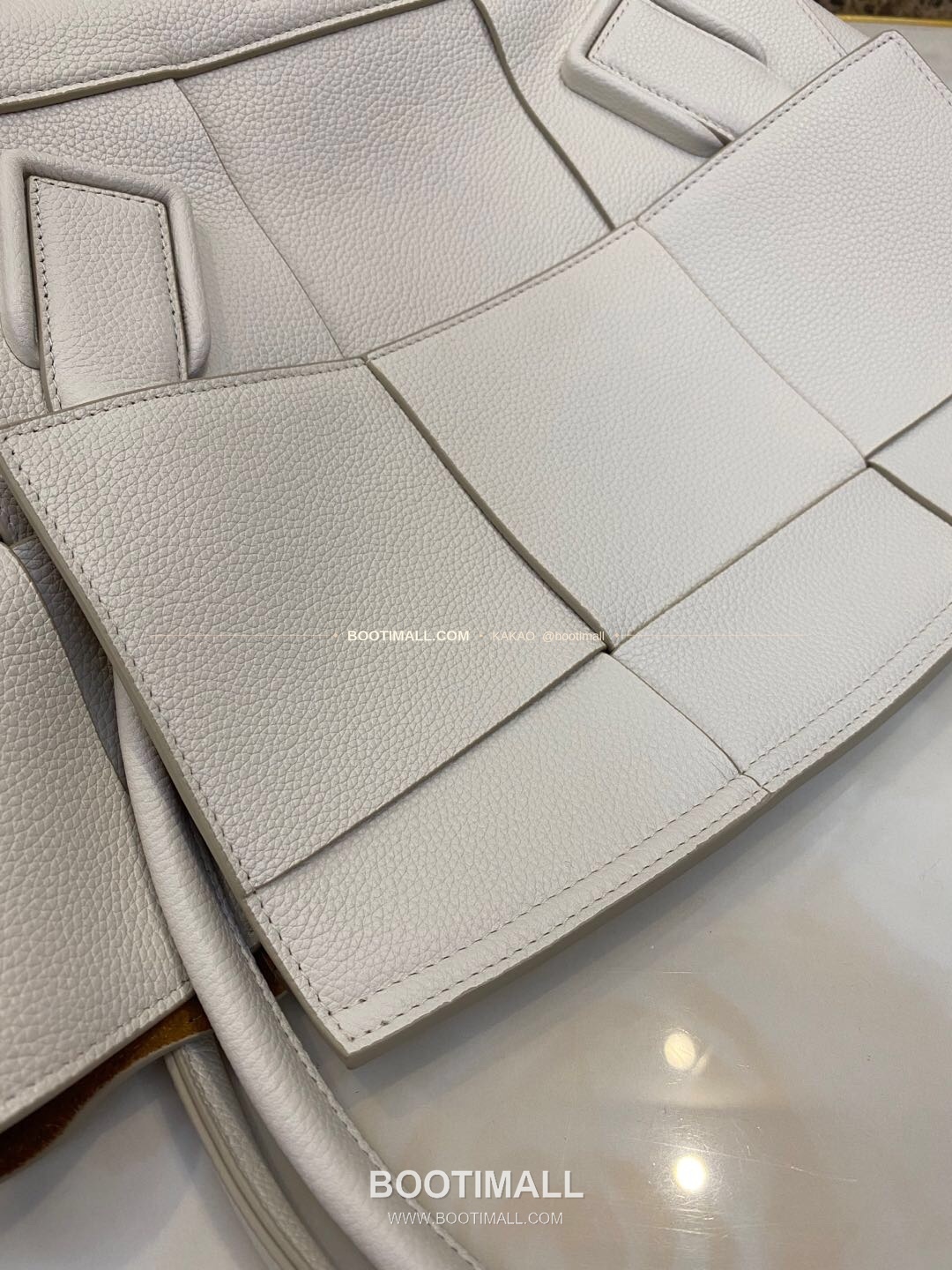 보테가베네타 카프스킨 구조 토트백 Bottega Veneta Calfskin Structured Tote Bag 575941 48cm 7