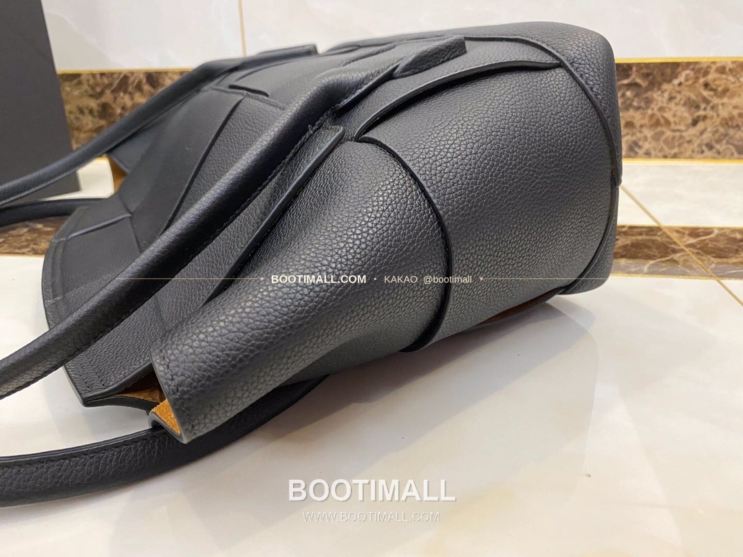 보테가베네타 카프스킨 구조 토트백 Bottega Veneta Calfskin Structured Tote Bag 575941 48cm 2