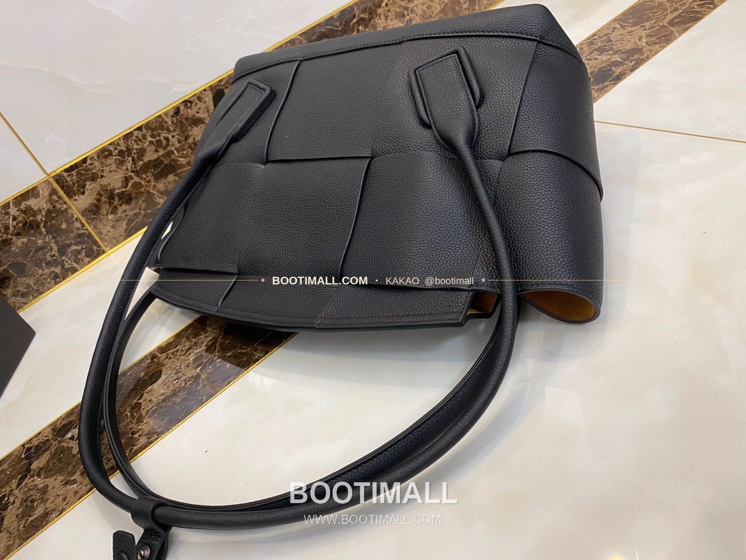 보테가베네타 카프스킨 구조 토트백 Bottega Veneta Calfskin Structured Tote Bag 575941 48cm 9