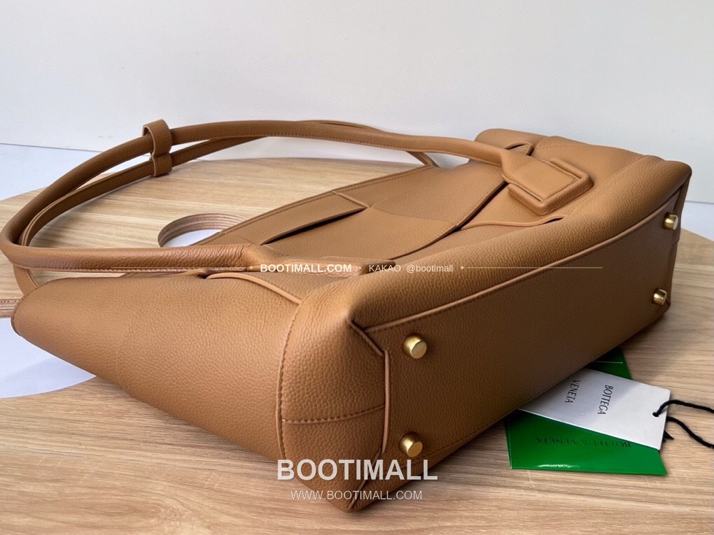보테가베네타 카프스킨 구조 토트백 Bottega Veneta Calfskin Structured Tote Bag 575941 48cm 5