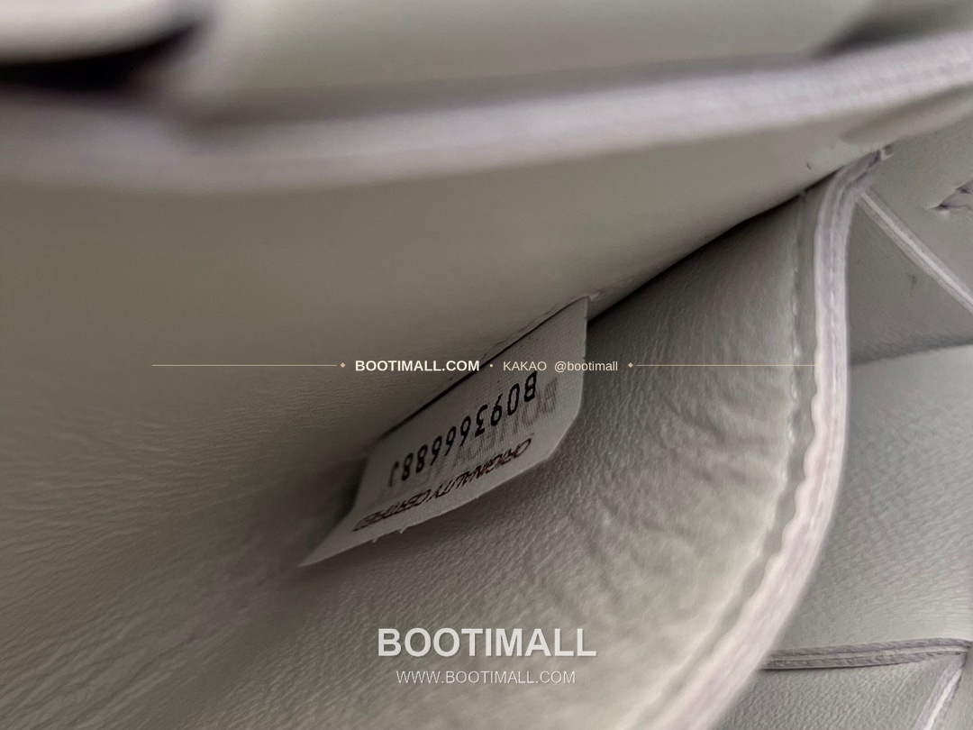 보테가베네타 카프스킨 슬림 숄더백 Bottega Veneta Calfskin Slim Shoulder Bag 730848 19cm 9