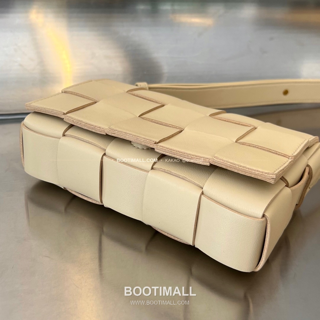 보테가베네타 카프스킨 슬림 숄더백 Bottega Veneta Calfskin Slim Shoulder Bag 730848 19cm 4