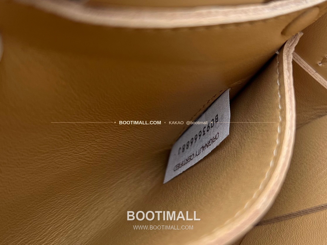 보테가베네타 카프스킨 슬림 숄더백 Bottega Veneta Calfskin Slim Shoulder Bag 730848 19cm 9