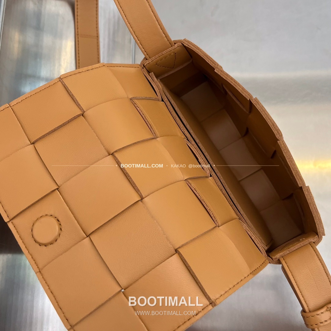 보테가베네타 카프스킨 슬림 숄더백 Bottega Veneta Calfskin Slim Shoulder Bag 730848 19cm 4