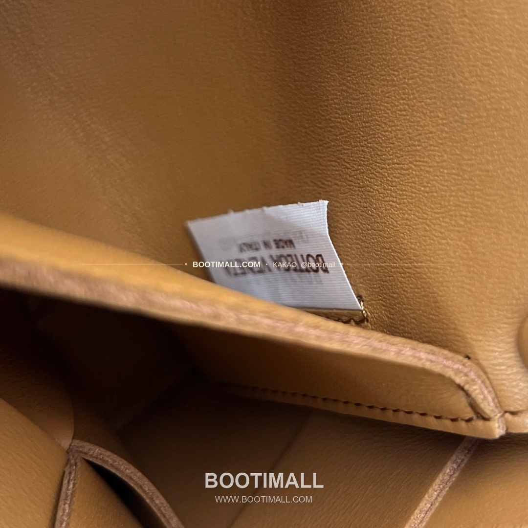 보테가베네타 카프스킨 슬림 숄더백 Bottega Veneta Calfskin Slim Shoulder Bag 730848 19cm 9