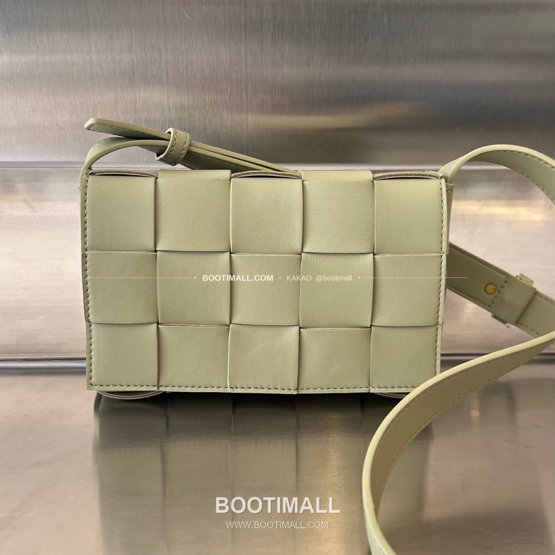 보테가베네타 카프스킨 슬림 숄더백 Bottega Veneta Calfskin Slim Shoulder Bag 730848 19cm 1