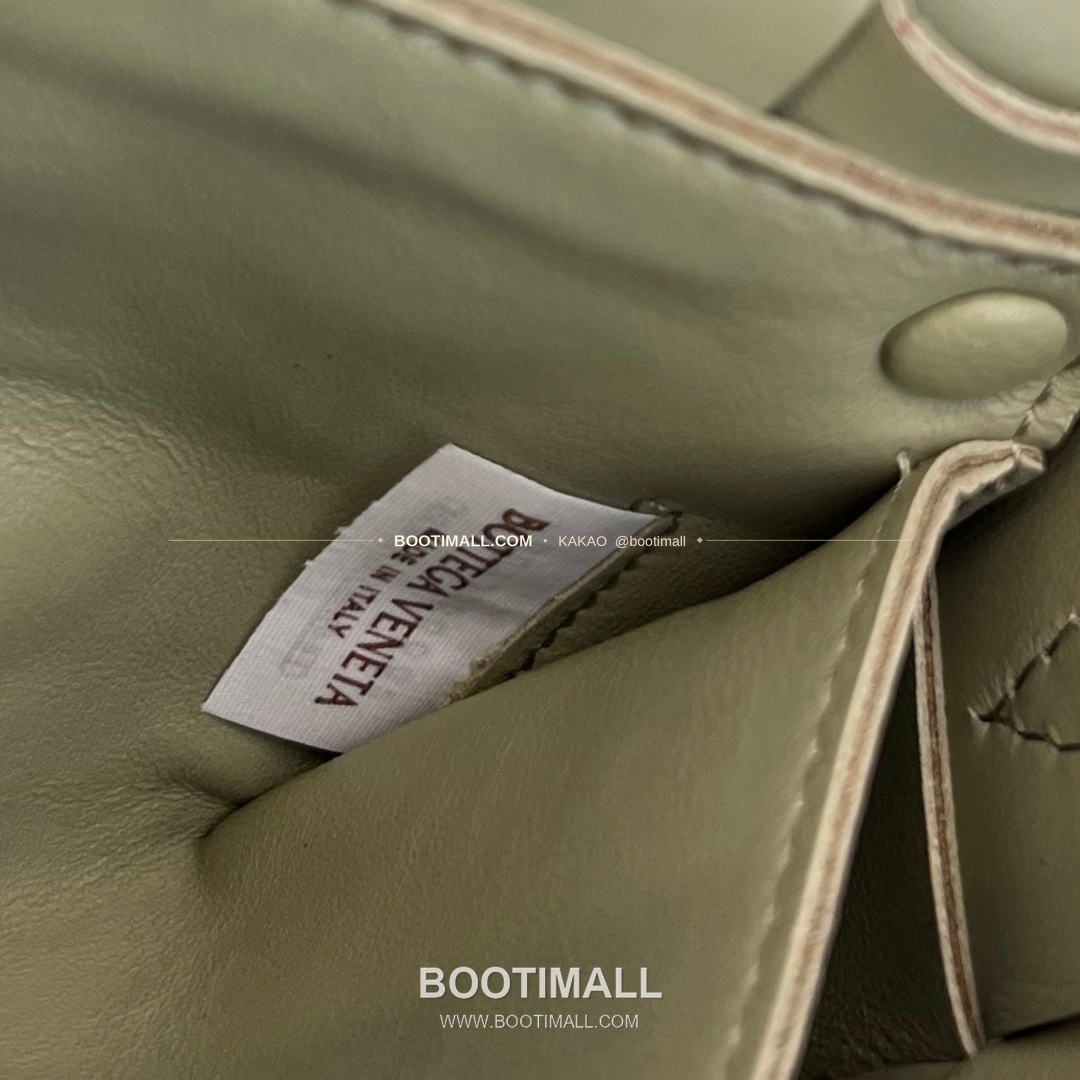 보테가베네타 카프스킨 슬림 숄더백 Bottega Veneta Calfskin Slim Shoulder Bag 730848 19cm 9