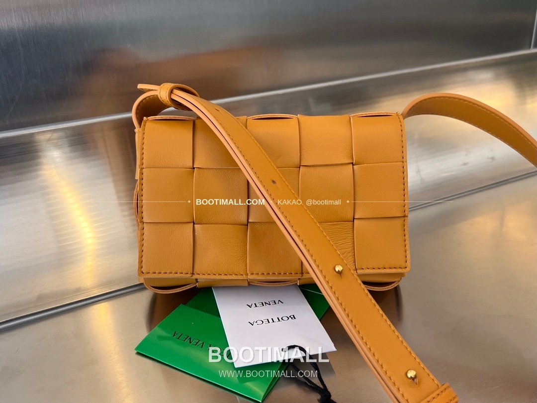 보테가베네타 카프스킨 슬림 숄더백 Bottega Veneta Calfskin Slim Shoulder Bag 730848 19cm 1