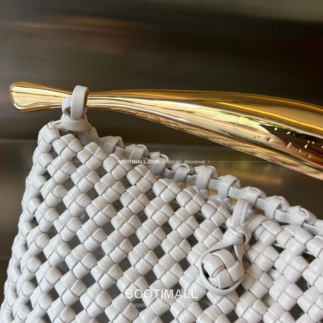 보테가베네타 카프스킨 구조 숄더백 Bottega Veneta Calfskin Structured Shoulder Bag 731166 29cm 6