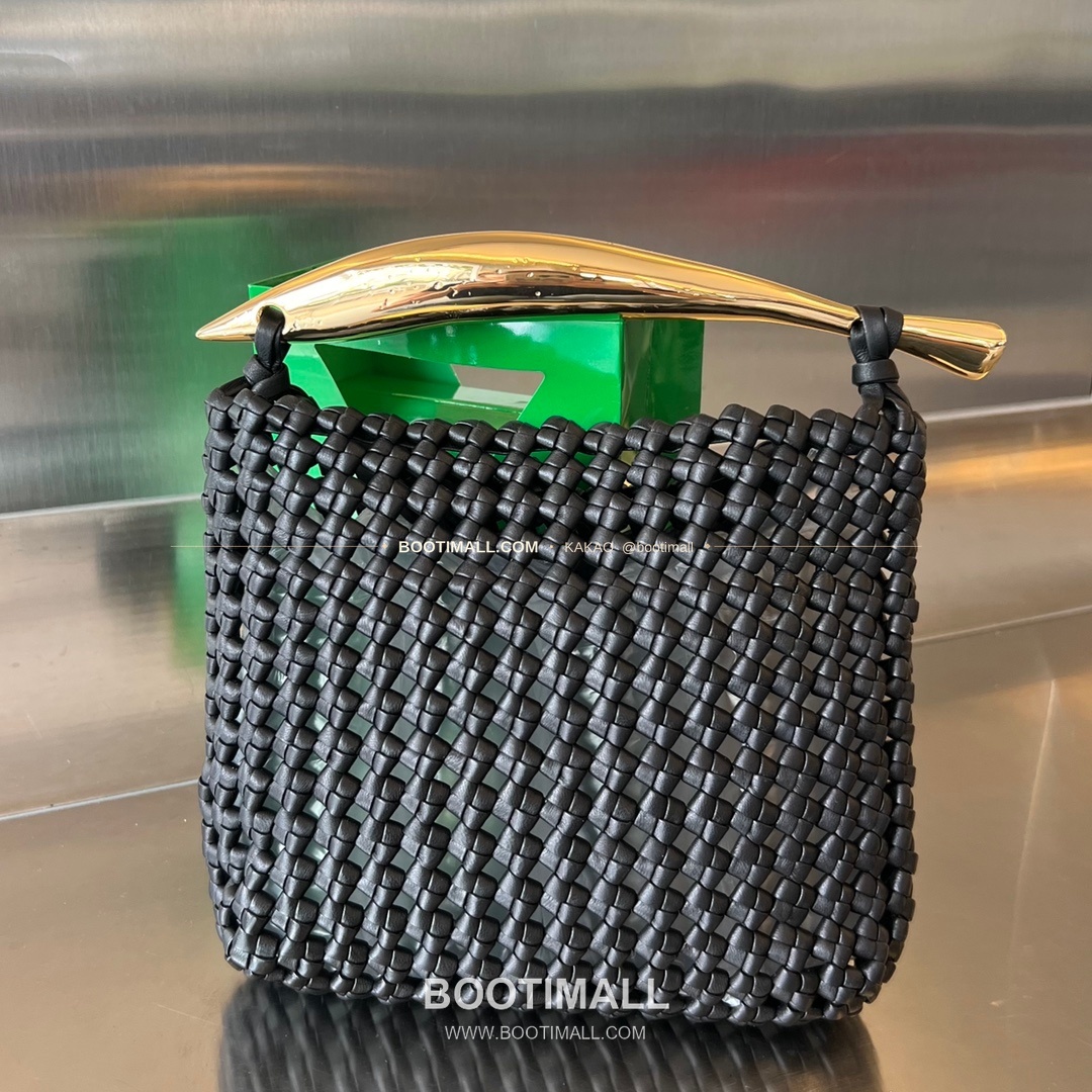 보테가베네타 카프스킨 구조 숄더백 Bottega Veneta Calfskin Structured Shoulder Bag 731166 29cm 2