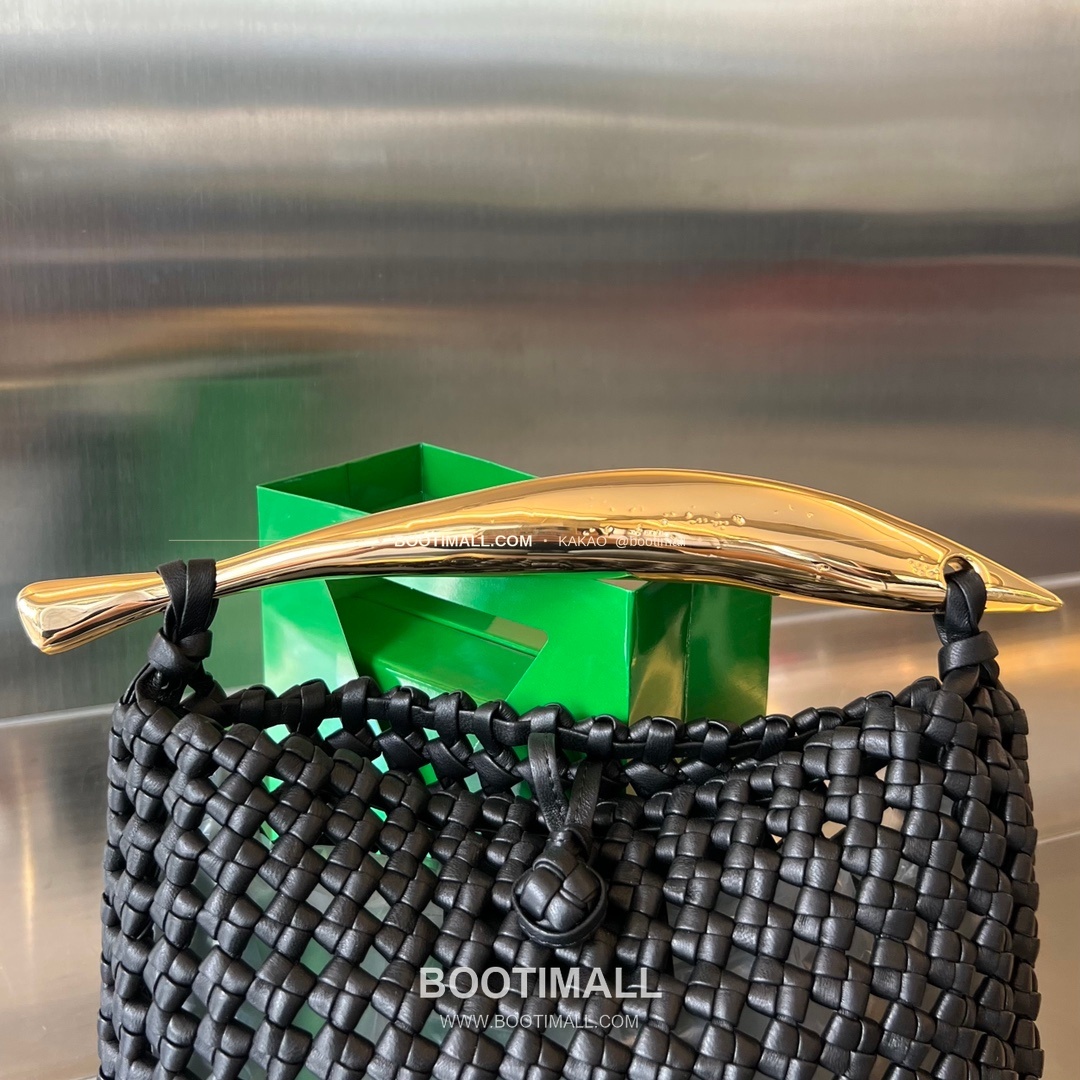 보테가베네타 카프스킨 구조 숄더백 Bottega Veneta Calfskin Structured Shoulder Bag 731166 29cm 4