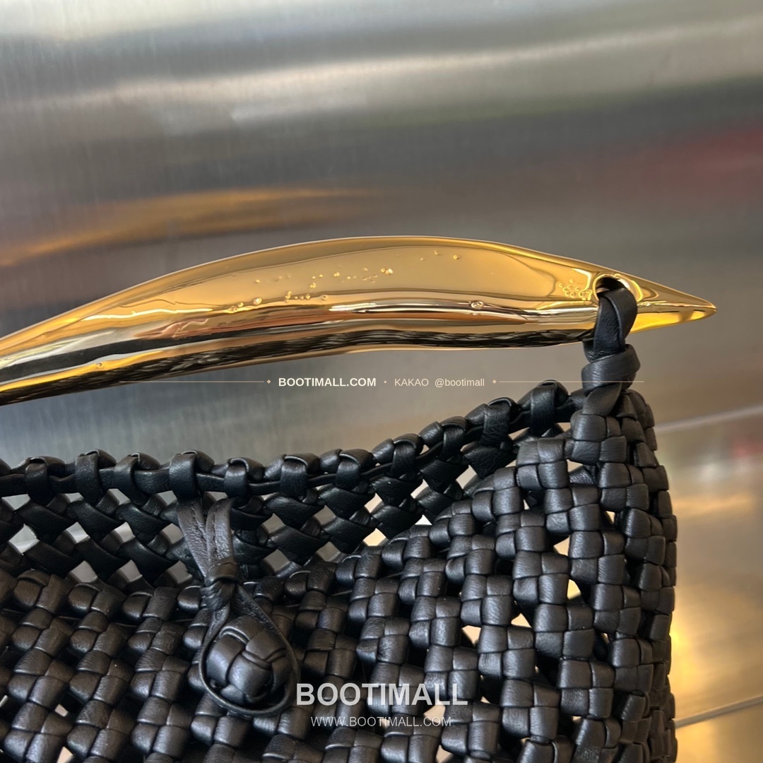 보테가베네타 카프스킨 구조 숄더백 Bottega Veneta Calfskin Structured Shoulder Bag 731166 29cm 5