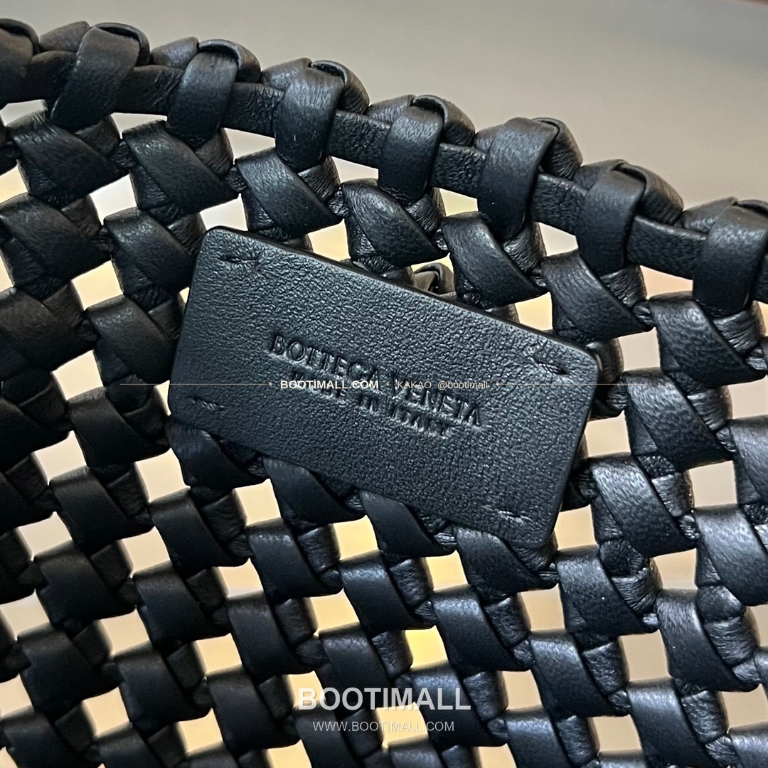 보테가베네타 카프스킨 구조 숄더백 Bottega Veneta Calfskin Structured Shoulder Bag 731166 29cm 9