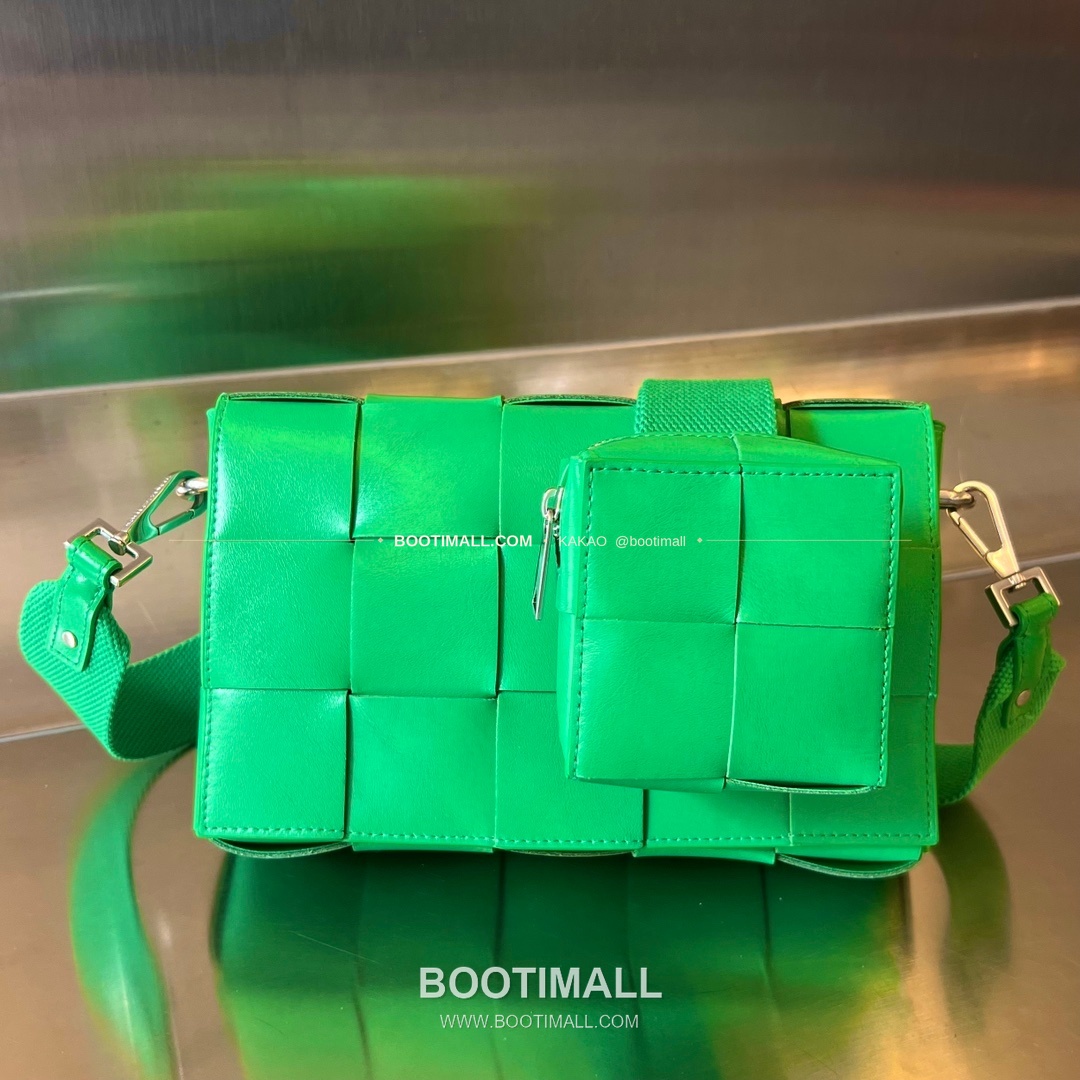 보테가베네타 카프스킨 슬림 숄더백 Bottega Veneta Calfskin Slim Shoulder Bag 741777 23cm 1