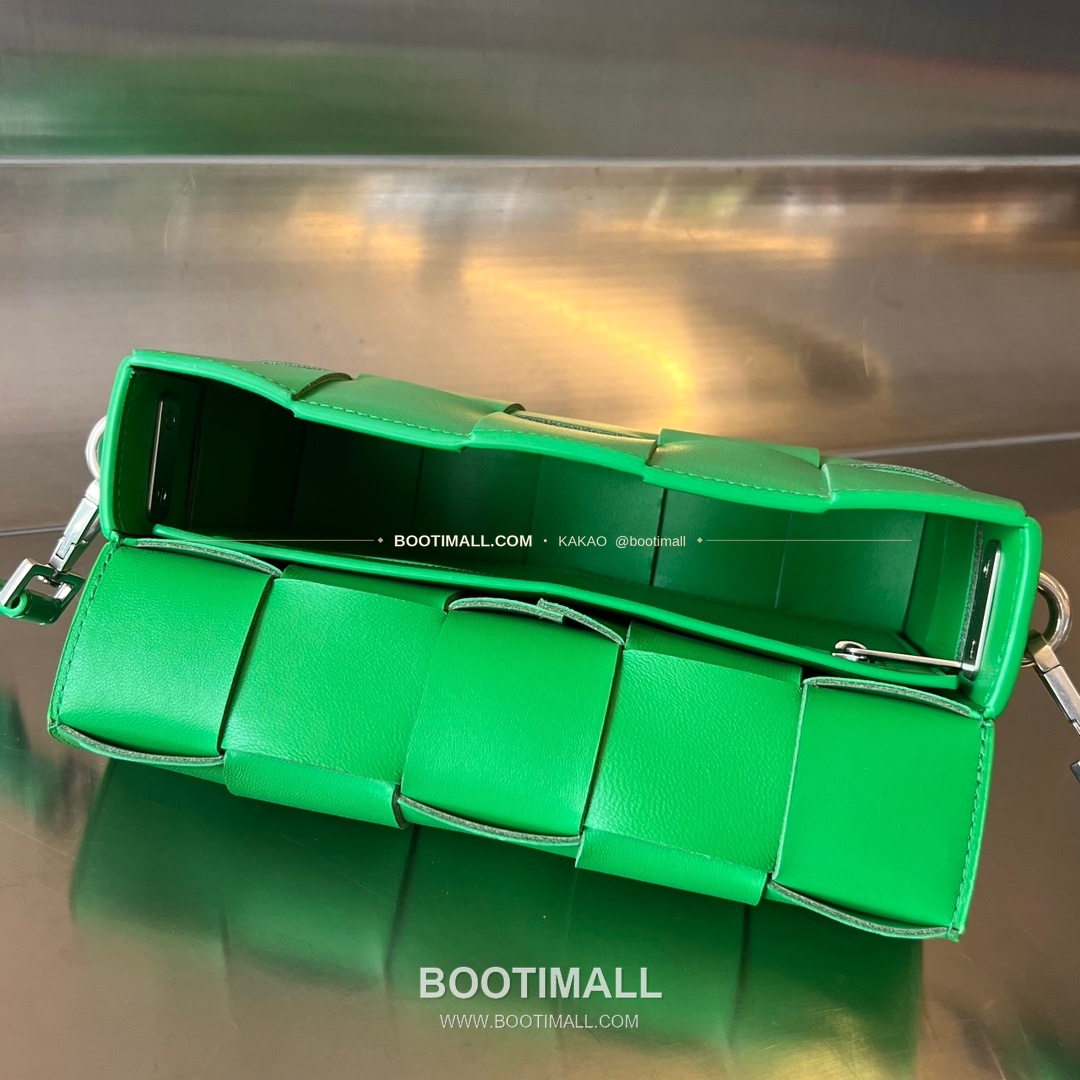 보테가베네타 카프스킨 슬림 숄더백 Bottega Veneta Calfskin Slim Shoulder Bag 741777 23cm 6