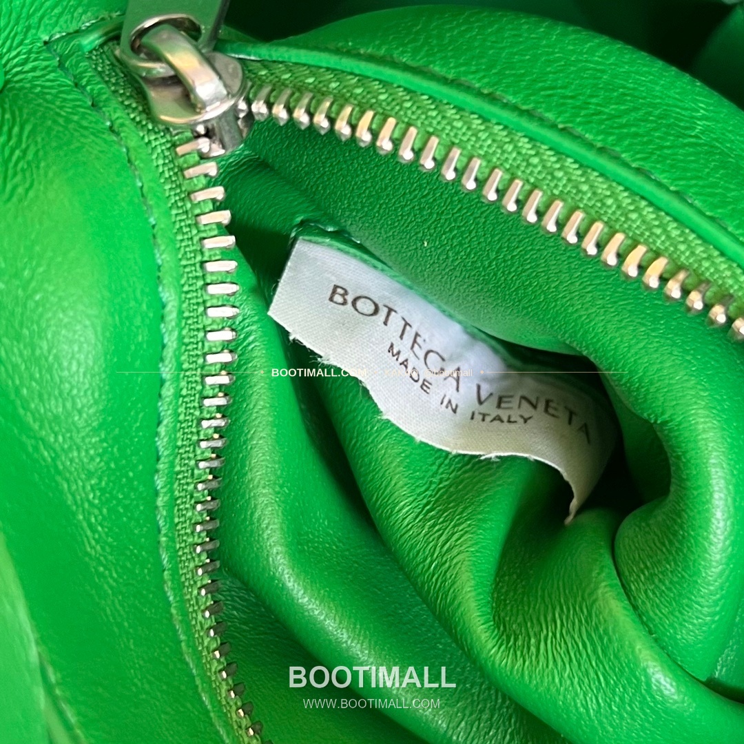 보테가베네타 카프스킨 슬림 숄더백 Bottega Veneta Calfskin Slim Shoulder Bag 741777 23cm 9