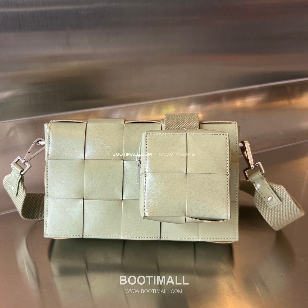 보테가베네타 카프스킨 슬림 숄더백 Bottega Veneta Calfskin Slim Shoulder Bag 741777 23cm 1