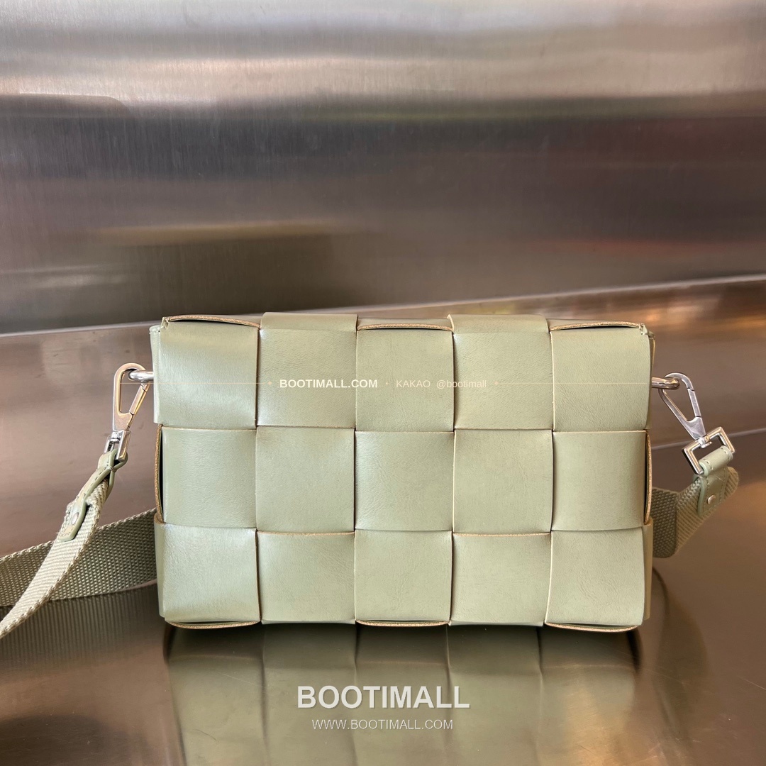 보테가베네타 카프스킨 슬림 숄더백 Bottega Veneta Calfskin Slim Shoulder Bag 741777 23cm 2