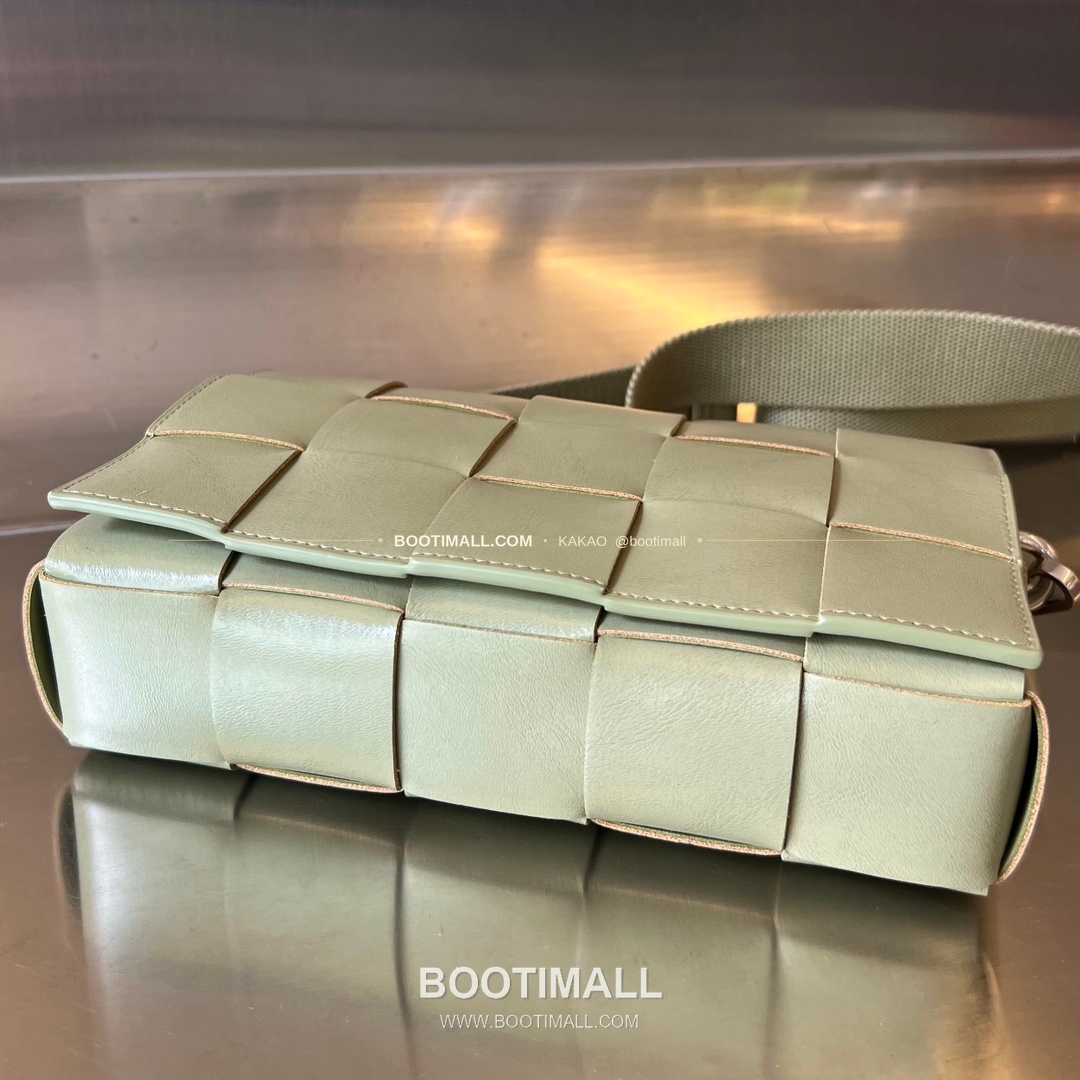 보테가베네타 카프스킨 슬림 숄더백 Bottega Veneta Calfskin Slim Shoulder Bag 741777 23cm 4