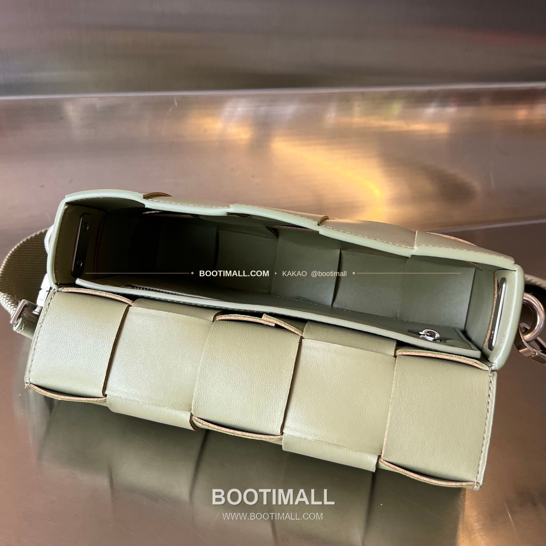 보테가베네타 카프스킨 슬림 숄더백 Bottega Veneta Calfskin Slim Shoulder Bag 741777 23cm 6