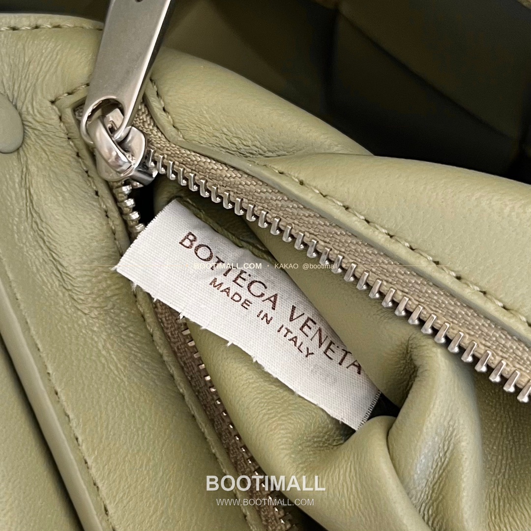 보테가베네타 카프스킨 슬림 숄더백 Bottega Veneta Calfskin Slim Shoulder Bag 741777 23cm 9