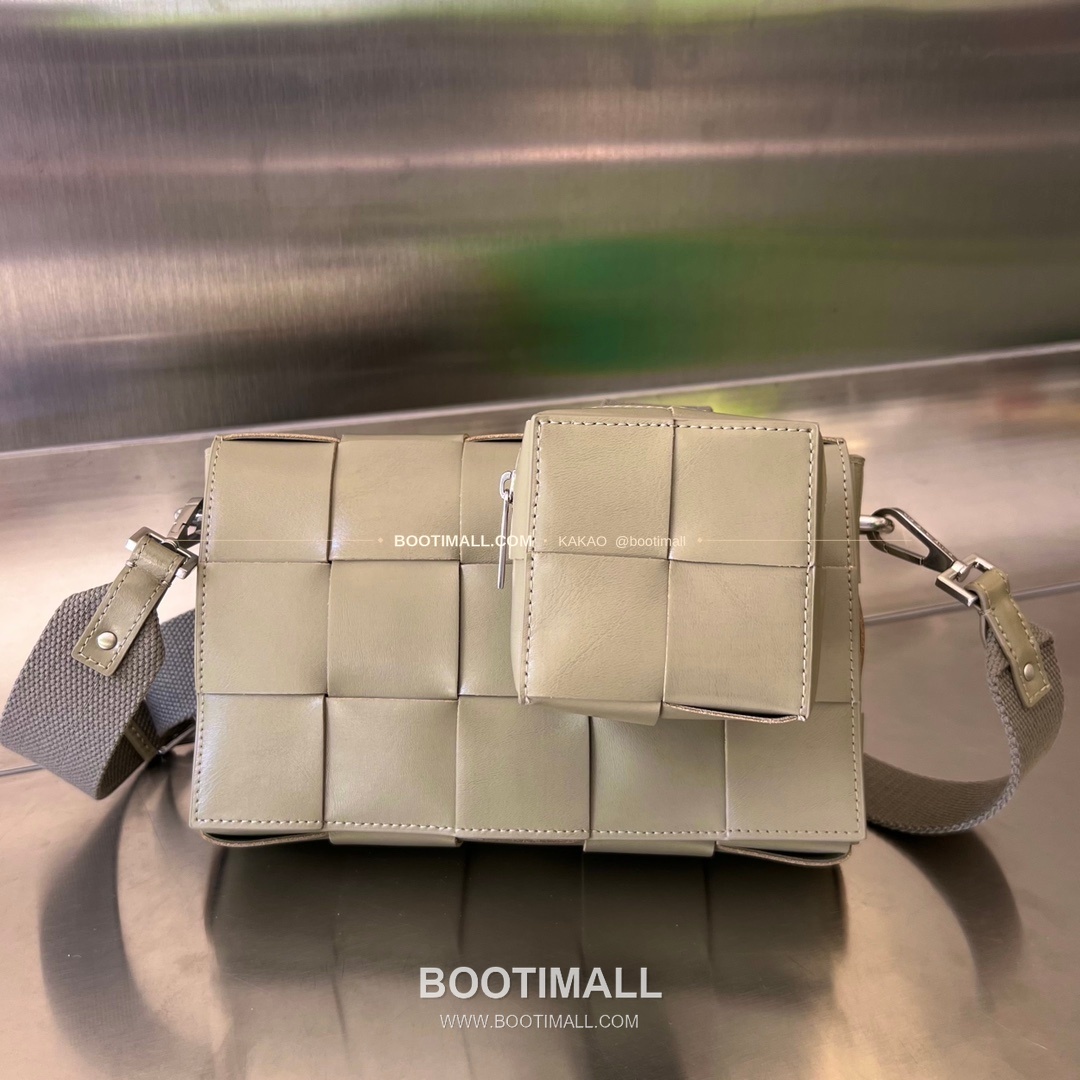 보테가베네타 카프스킨 슬림 숄더백 Bottega Veneta Calfskin Slim Shoulder Bag 741777 23cm 1