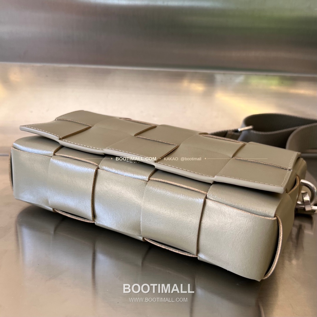 보테가베네타 카프스킨 슬림 숄더백 Bottega Veneta Calfskin Slim Shoulder Bag 741777 23cm 4